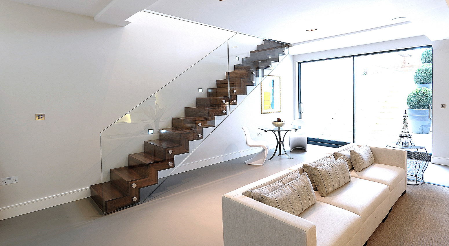 Phong thủy với kính cường lực